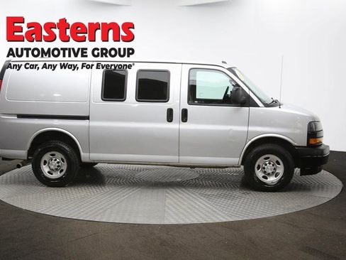Used 2018 Chevrolet Express 2500 w/ Enhanced Convenience Package image 40