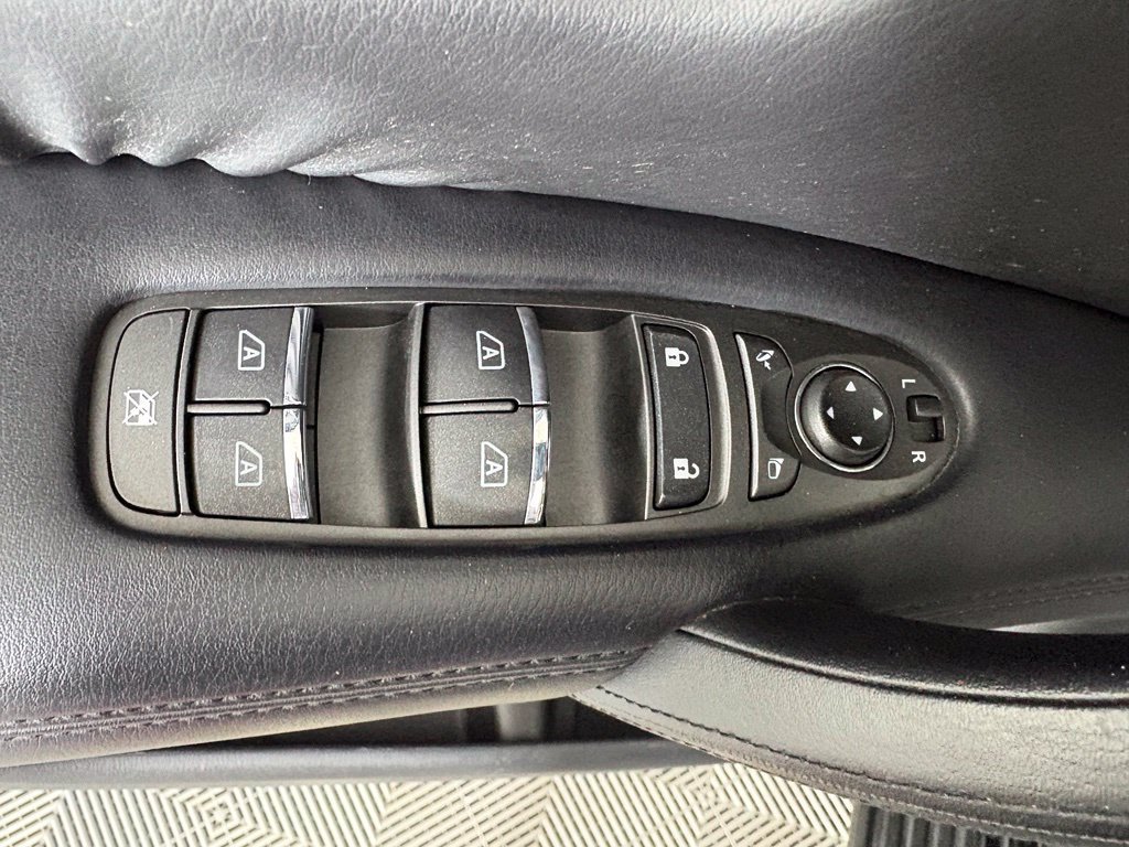 Used 2023 Nissan Armada SL w/ Captain's Chairs Package AWD/4WD image 18
