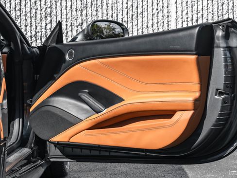 Used 2015 Ferrari California T image 23