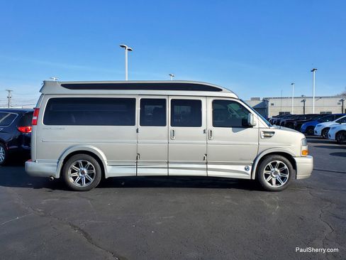 Used 2018 GMC Savana 2500 w/ Enhanced Convenience Package image 13