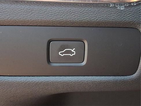 Certified 2025 Volvo XC60 B5 Plus image 26