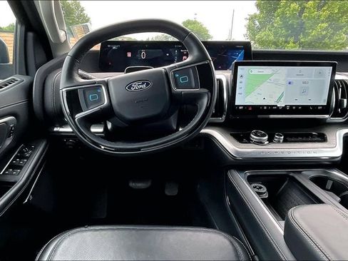 Used 2025 Ford Expedition Max Platinum AWD/4WD image 3