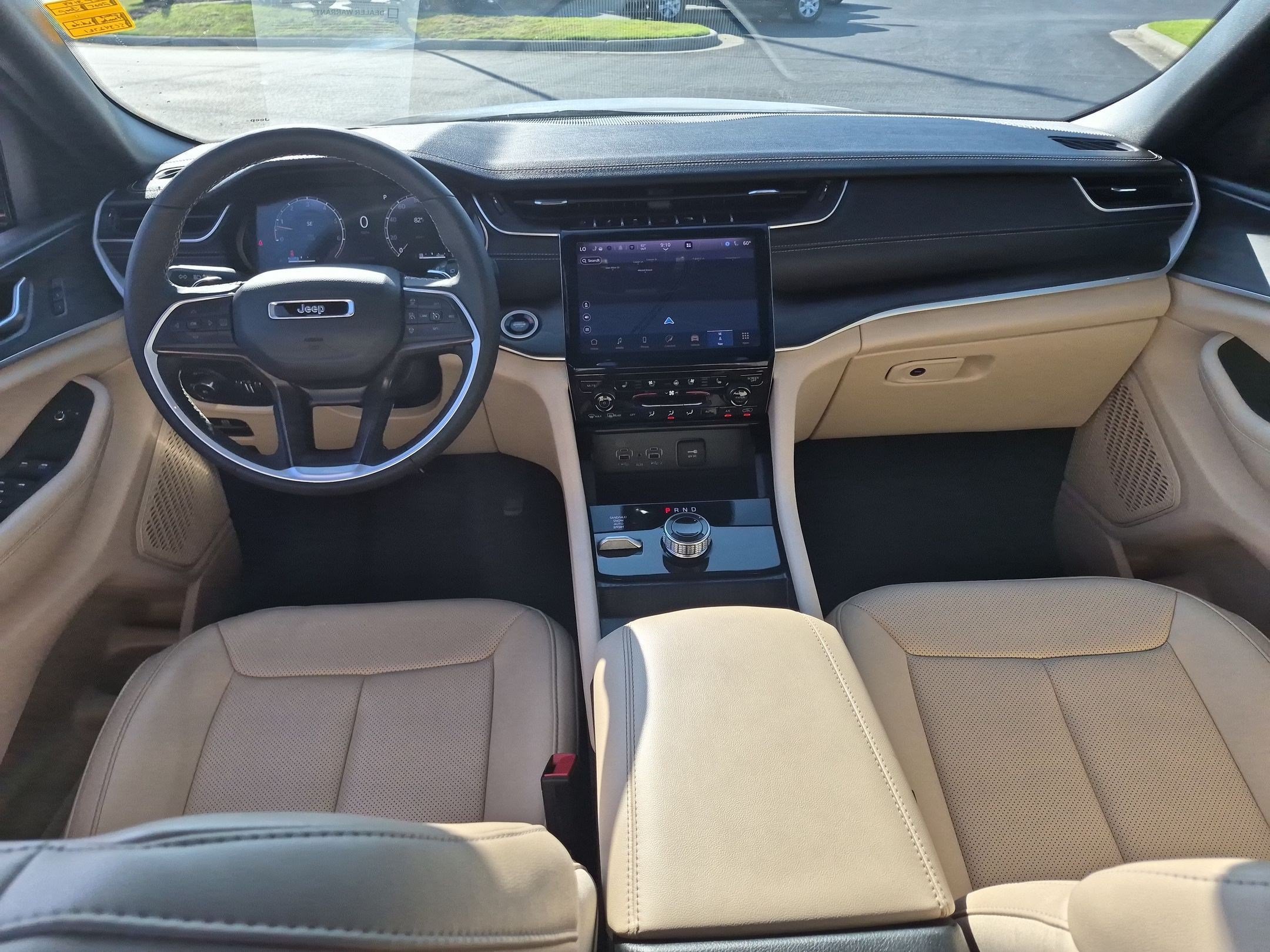 Used 2025 Jeep Grand Cherokee Limited w/ Luxury Tech Group II AWD/4WD image 31