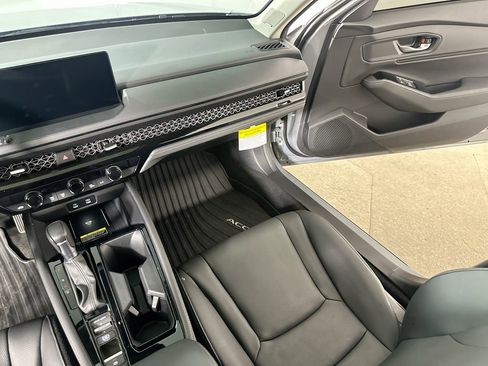 Used 2025 Honda Accord Touring image 19