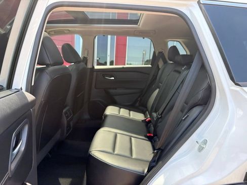 Used 2024 Nissan Rogue SV w/ SV Premium Package FWD image 19