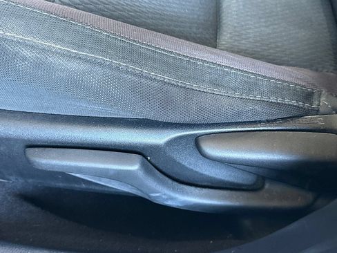 Used 2017 Toyota Corolla LE w/ Carpet Mat Package (TMS) FWD image 13