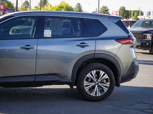 Used 2021 Nissan Rogue SV image 10
