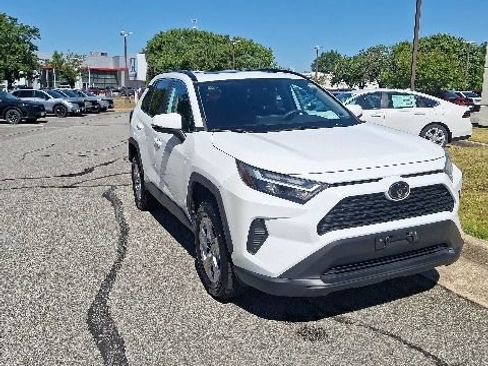 Used 2023 Toyota RAV4 XLE w/ Convenience Package FWD image 4