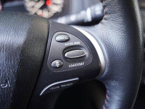 Used 2020 Nissan Pathfinder SL AWD/4WD image 19