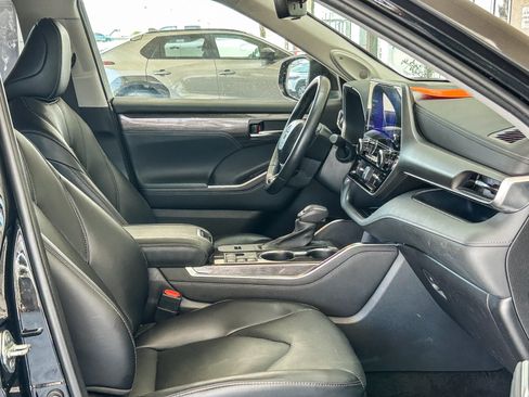 Used 2023 Toyota Highlander Limited FWD image 16
