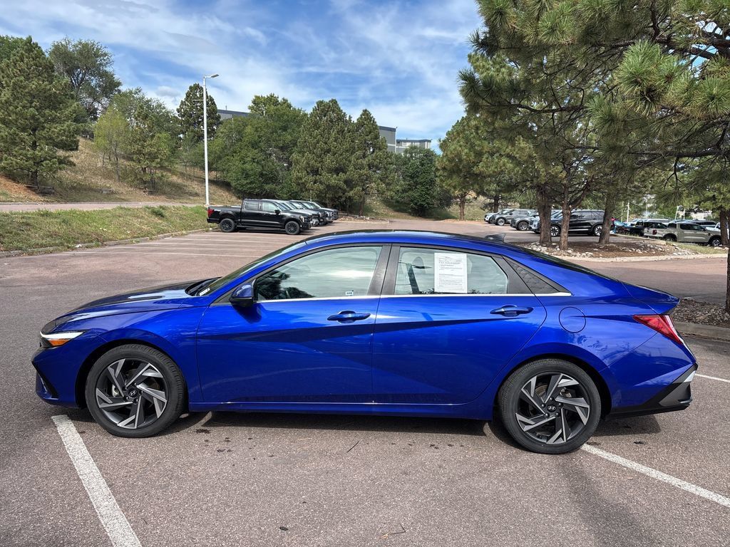 Certified 2024 Hyundai Elantra Limited FWD image 11