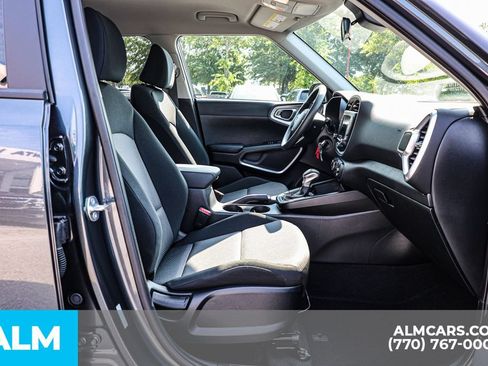 Used 2025 Kia Soul LX w/ LX Technology Package FWD image 21