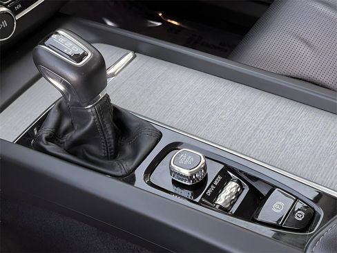 Used 2021 Volvo XC60 T5 Inscription image 28