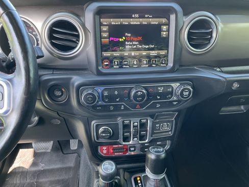 Used 2018 Jeep Wrangler Unlimited Rubicon AWD/4WD image 15