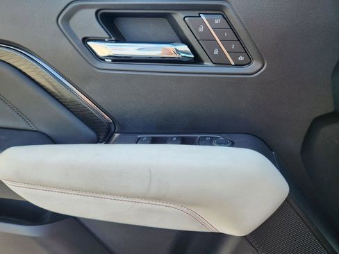 Used 2023 GMC Canyon AT4X image 16