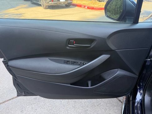 Used 2025 Toyota Corolla LE w/ LE Premium Package FWD image 11