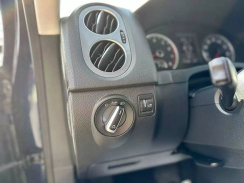 Used 2016 Volkswagen Tiguan SEL image 42