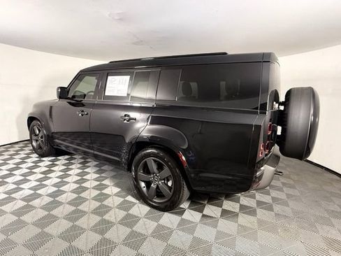 Used 2025 Land Rover Defender 130 X-Dynamic SE AWD/4WD image 4