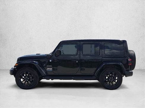 Used 2022 Jeep Wrangler Unlimited Sahara w/ Cold Weather Group AWD/4WD image 8