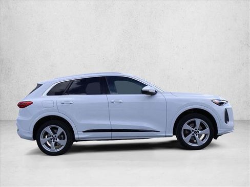 Certified 2025 Audi Q5 Premium w/ Premium Plus AWD/4WD image 4