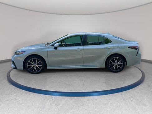 Used 2024 Toyota Camry SE FWD image 7