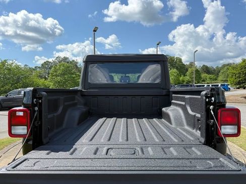 New 2026 Jeep Gladiator Sport AWD/4WD image 30