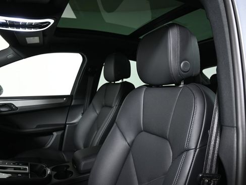 Used 2026 Porsche Macan AWD/4WD image 15