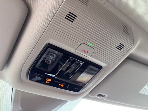 New 2026 Volkswagen Atlas SE image 21