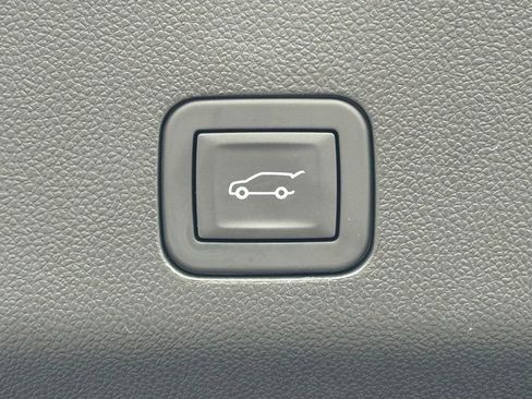 Used 2026 GMC Yukon Denali AWD/4WD image 13