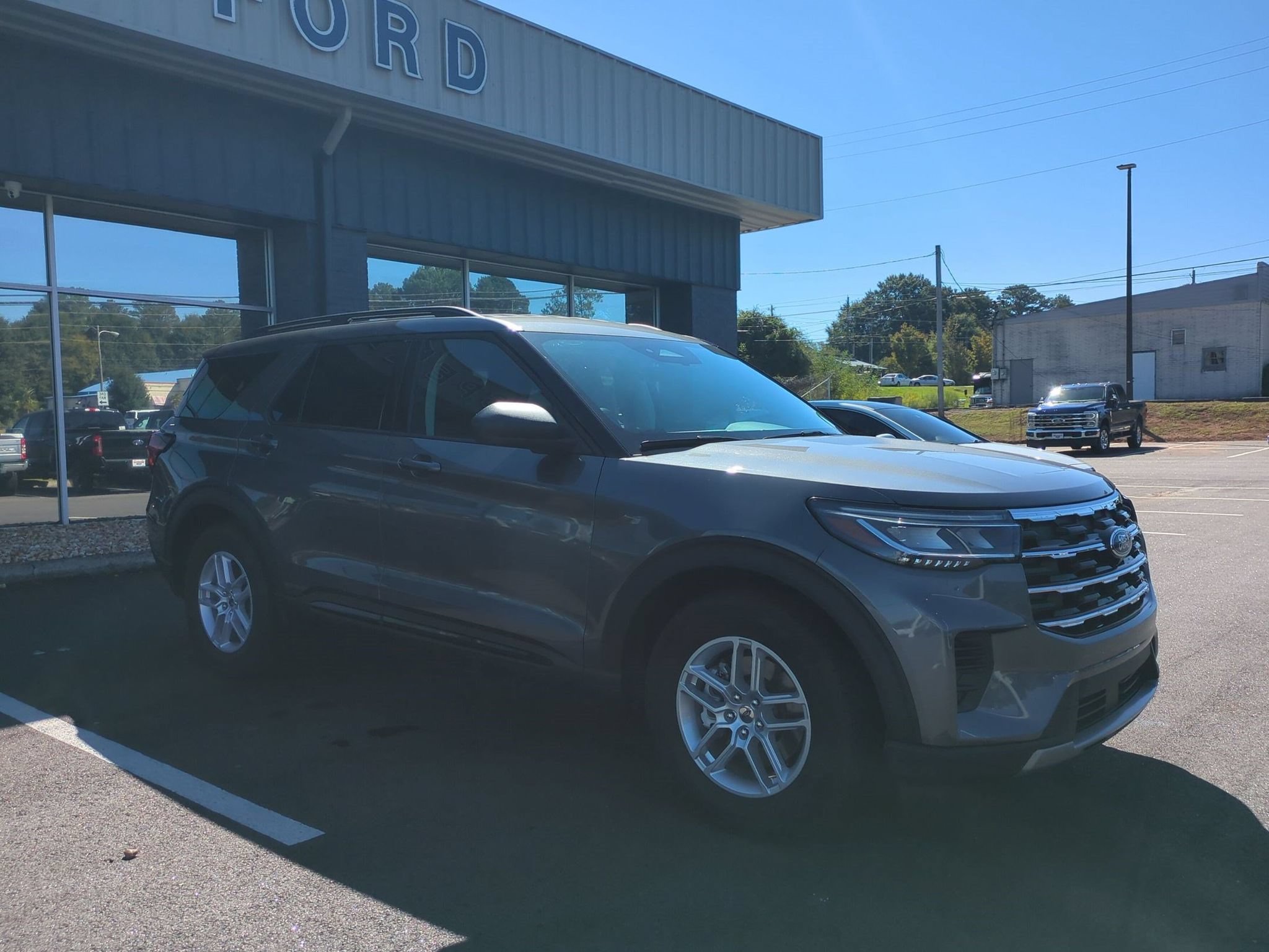 Certified 2026 Ford Explorer Active RWD image 3