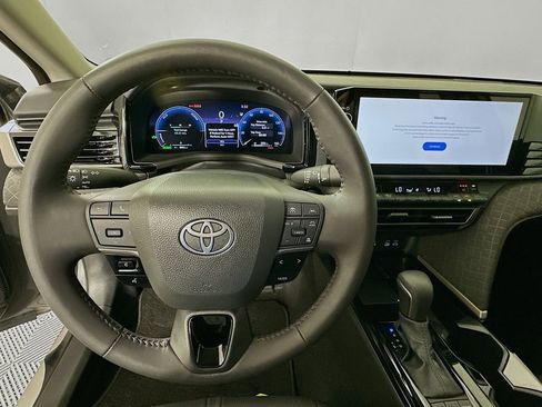 Used 2025 Toyota Camry XLE image 11