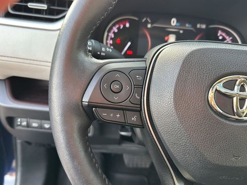 Used 2022 Toyota RAV4 Limited image 18