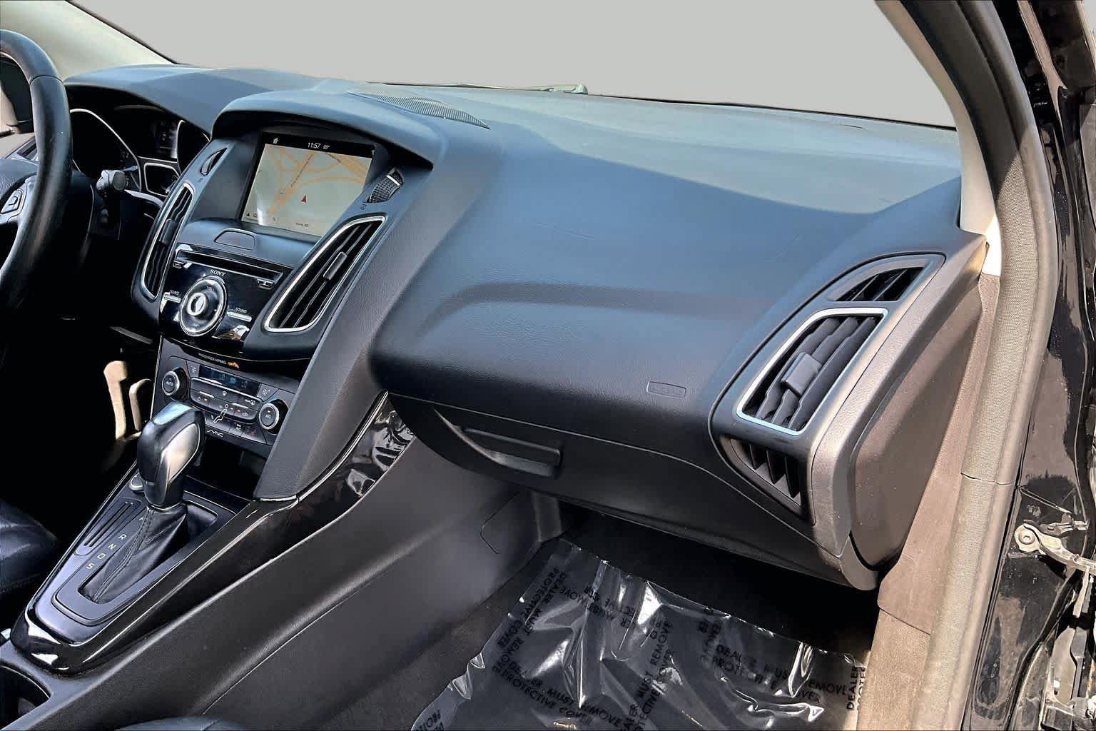 Used 2016 Ford Focus Titanium FWD image 19