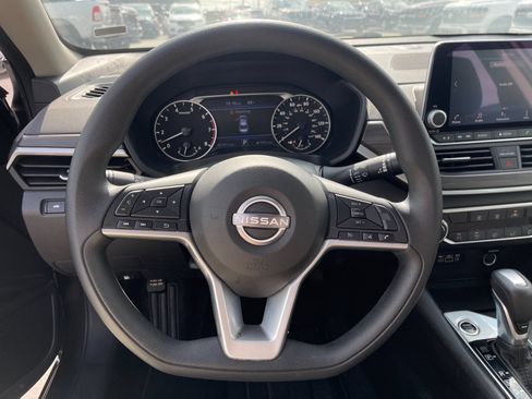 Used 2025 Nissan Altima 2.5 SV FWD image 24