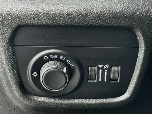 Used 2025 Jeep Grand Cherokee L Laredo RWD image 17