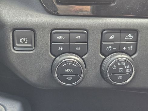Used 2023 Chevrolet Silverado 1500 High Country w/ Technology Package AWD/4WD image 19