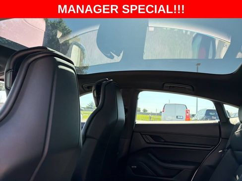 Used 2022 Porsche Taycan RWD image 13
