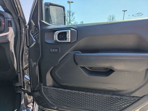 Used 2025 Jeep Wrangler Unlimited Rubicon w/ Convenience Group image 29