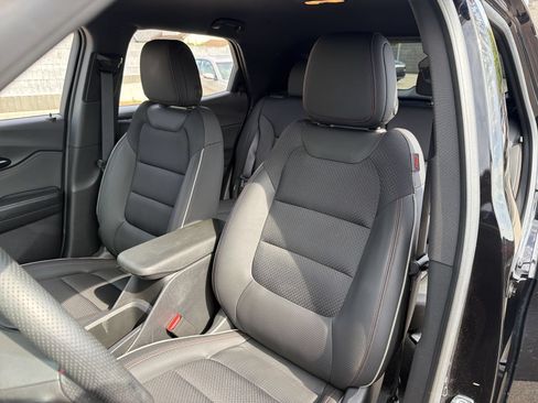 Used 2023 Chevrolet TrailBlazer RS w/ Convenience Package AWD/4WD image 23