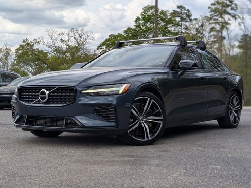 Used 2022 Volvo S60 T8 R-Design image 4