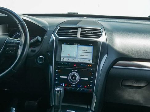 Used 2017 Ford Explorer Limited w/ Equipment Group 301A FWD image 12