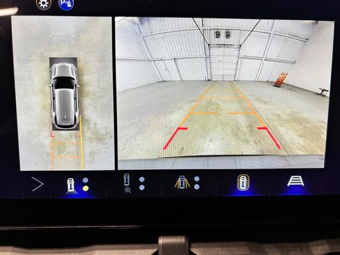 Used 2025 Chevrolet Equinox RS w/ Safety and Technology Package FWD image 16