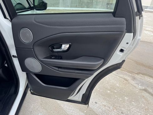 Used 2018 Land Rover Range Rover Evoque SE Premium image 22