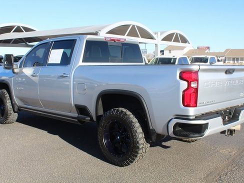 Used 2022 Chevrolet Silverado 2500 High Country w/ Safety Package II image 9
