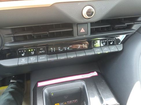 Used 2025 Toyota Crown Signia AWD/4WD image 21