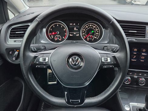 Used 2018 Volkswagen Golf Alltrack SE image 12