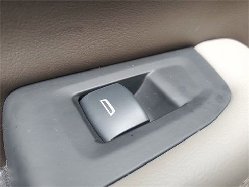 Used 2025 GMC Yukon XL Elevation image 17