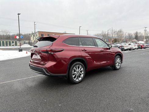 Used 2024 Toyota Highlander Limited image 6