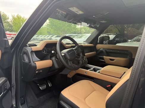 Used 2026 Land Rover Defender 90 V8 AWD/4WD image 13