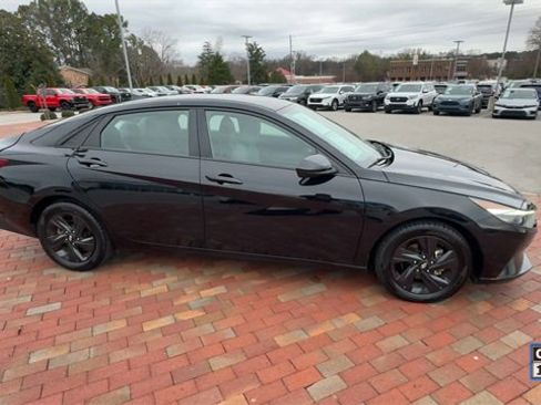 Used 2023 Hyundai Elantra SEL image 4